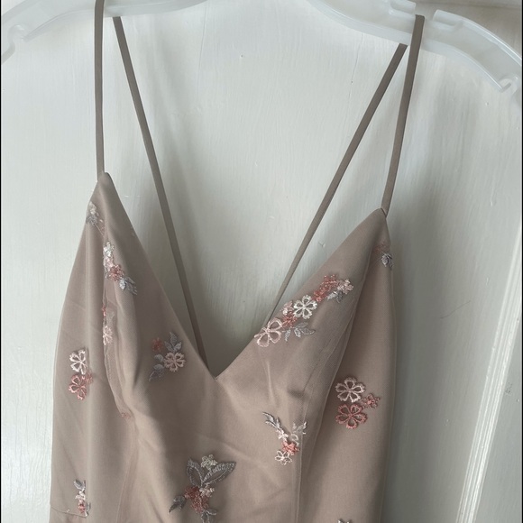 EMBROIDERED FLORAL TANK LINED DRESS - Picture 4 of 8